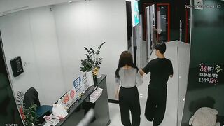 若いカップルはセルフサービスのミニカラオケルームで歌を歌い、セックスをしました❤️ 情熱的で楽しく、チキンを食べ、ペニスを飲み込み、後ろか ipcam
