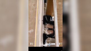新たに流出した写真❤️ BMWの男、トイレ写真の達人がナイトクラブの女性用トイレに忍び込み、フラッシュを使って数人の美しい女性のプライベート toilet (2)