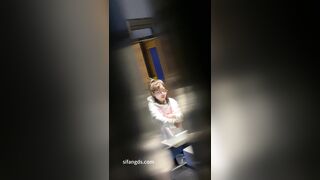 ❤️新たに流出✅ カジュアルなトイレショット（パート3）「巨乳美女」 toilet 08-250426