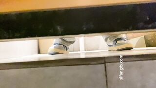 ❤️新たに流出✅ カジュアルなトイレショット（パート3）「巨乳美女」 toilet 09-250426