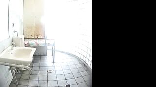 共同トイレで水着に着替☆J●４人組 voyeur jp