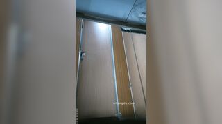 【プレミアムトイレ写真】フードコートのパノラマビュー、20人以上の若い女性と主婦が登場（パート3） toilet