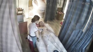 ハッカーが美容サロンの監視カメラに侵入し、映像を盗撮 ❤️ 全身オイルマッサージを受ける複数の若い女性たちを収録――見事なバストを持つ絶世の美 ipcam