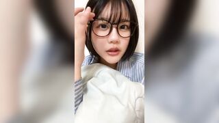 爆乳めがねっ子のエロライブ jvip