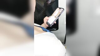 地下鉄駅でのスカートの中と谷間ショット――巨乳と小さな乳首！ ipcam 2 09-020526