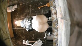 ナイトクラブの情景（後姿）：ストッキング、ハイヒール、そして大きなヒップ！［『Room』オリジナル版］ toilet 3 12-030526