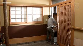 JUQ-851 My friend's mother, Maki, spoils me like a son, and we have... Reducing Mosaic JAV