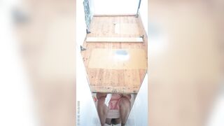 新たに流出した製粉工場のトイレの写真❤️ 「シティ・オブ・ゴッド」シリーズのトイレのパノラマビュー。1つのフレームに複数の人が写っており toilet 34-030526