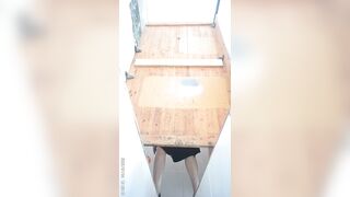 新たに流出した製粉工場のトイレの写真❤️ 「シティ・オブ・ゴッド」シリーズのトイレのパノラマビュー。1つのフレームに複数の人が写っており toilet 46-030526