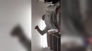 職場のバイトの娘たちのお着替え voyeur jp 03-050526