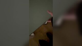 ❤️叔父の娘が学校をサボったので、彼女を騙して学校から連れ出し、ゲストハウスに連れて行って、彼女の柔らかいおまんこで遊んだ。彼女の首を絞め china