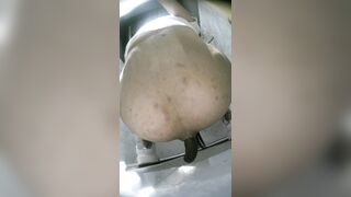 【トイレショット】スナックの女の子が排便中に、途中でうんちが詰まったので手で引っ張り出しました。 toilet (1)