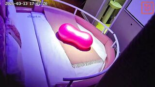 ⭐ホテルの隠しカメラ⭐ だらしない老人が若い女の子の体に悪夢のようなタトゥーを貼り付け、3日間楽しむ。 ipcam 011 070526