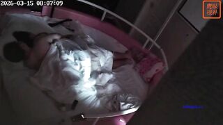 ⭐ホテルの隠しカメラ⭐ だらしない老人が若い女の子の体に悪夢のようなタトゥーを貼り付け、3日間楽しむ。 ipcam 013 070526