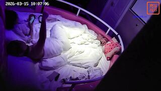 ⭐ホテルの隠しカメラ⭐ だらしない老人が若い女の子の体に悪夢のようなタトゥーを貼り付け、3日間楽しむ。 ipcam 015 070526