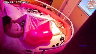 ⭐ホテルの隠しカメラ⭐ だらしない老人が若い女の子の体に悪夢のようなタトゥーを貼り付け、3日間楽しむ。 ipcam 017 070526