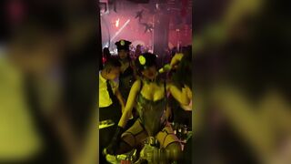 シャワー室のようなバーから、非常に露骨な濡れたダンスシーンの動画が流出した。 ipcam 002 070526