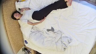 上品な眼鏡をかけた女の子が彼氏とセックスをしたが、性的に欲求不満で、彼にセックスしてほしいと懇願した。 ipcam 08-100526