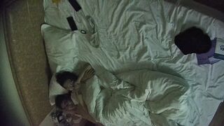 上品な眼鏡をかけた女の子が彼氏とセックスをしたが、性的に欲求不満で、彼にセックスしてほしいと懇願した。 ipcam 11-100526