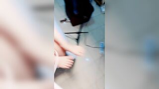 数人の淫乱な女の子たち（4人姉妹）が顔を見せています～複数のパートナーを含むグループでパートナーとセックスしているクローズアップショット china 04-100526