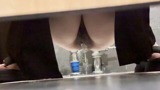新たに流出した4月の写真：トイレショット❤️ 照明を使った無許可撮影 - うんちやおしっこをする一連の素晴らしい美女たち。 toilet 20-110526