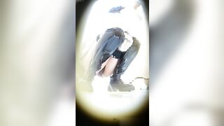 新たに流出したプライベート写真❤️ ナイトクラブの女性用トイレで売春婦が排尿している盗撮写真、2つのアングル、顔のクローズアップショット toilet 14-110526