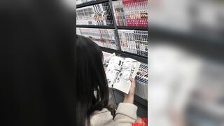少年コーナーで座り読みしてた女に天誅撮り voyeur jp 01-130526