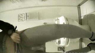 激カワ率100％！極上ショップ店員トイレ盗撮 ムーさんの プレミアム化粧室 FILE.06 voyeur jp 160526 03