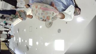 高画質パンチラ逆さ撮り057 エロママの超絶しゃがみパンティー voyeur jp 160526