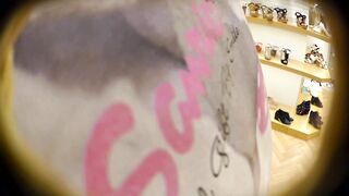 店員撮り１２９-ムラっとくるデニム生地-若いけどなんだか姉御肌っぽい靴屋の店員さん voyeur jp 01-160526