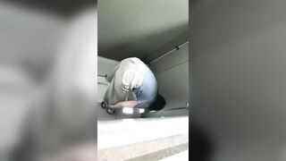 【便器下からの盗撮アングル】ご主人様による自撮り：無理やり広げられた、若く締まったマンコの接写映像――愛液の掻き出し、排便の盗撮 toilet 2 11-160526