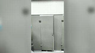 【便器下からの盗撮アングル】ご主人様による自撮り：無理やり広げられた、若く締まったマンコの接写映像――愛液の掻き出し、排便の盗撮 toilet 3 01-160526
