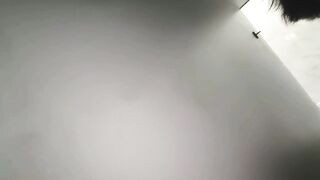 【便器下からの盗撮アングル】ご主人様による自撮り：無理やり広げられた、若く締まったマンコの接写映像――愛液の掻き出し、排便の盗撮 toilet 3 09-160526