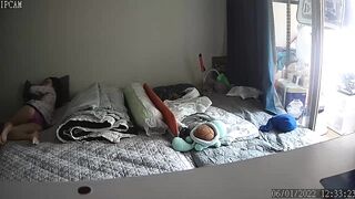 ❤️【ホームセキュリティカメラ】孤独な眼鏡をかけた若い女性が深夜に自慰行為をする ipcam