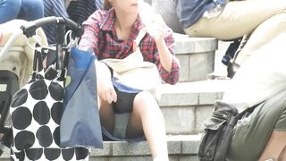 （ＦＨＤ）ＮＯ１＆ＮＯ２：おっぴろげの綺麗なお姉さん！！パンティーが見えすぎです！！（笑） voyeur jp 160526 01