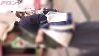 脚を４の字にしちゃう可愛い女の子、スーツケースにも反射するフロントパンチラ！ voyeur jp 160526