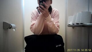 Tennis㊴ ４名収録！お腹が痛くていきみ顔＆中腰おしっこ娘＆美人なお姉さん(^o^)／ voyeur jp 160526 02