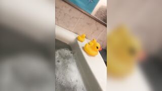 「〇村〇奈」中学のときの友だち♪お風呂のシャワーで膣内洗浄! アソコのドアップあり♪＜特典2つ付き＞ voyeur jp 160526