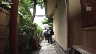 MIDE-962 I was forced to share a room with some horny old men at a... Reducing Mosaic JAV