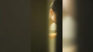 隙間から観察する美女達の生態、ピンクの乳首に水滴が滴るやらしい陰毛 voyeur jp 170526