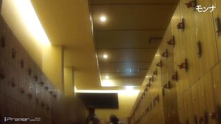 【モンナさんの脱衣所潜入 第11弾】床から見上げるプッリプッリなかみつきたくなるような雪見大福肌 voyeur jp 170526