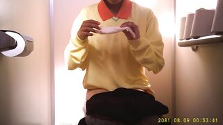 テニス大会トイレ72 メガネ娘ちゃんの良い形のお尻＆マ〇コ丸見え！！(^^♪ voyeur jp 170526 01