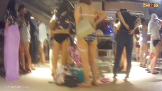 身長170以上な二人美女を床から見上げる風景は格別【幻 プール編 No.006】 voyeur jp 170526