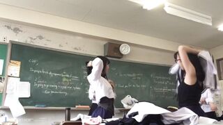 教室内で着替える乙女たち 2 voyeur jp 170526