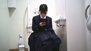 【制服jk】生えかけ娘から剛毛ｊｋもいるトイレ風景 voyeur jp 170526 01