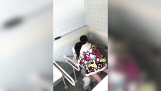 【夏のおもいで】公衆トイレでお盛んな若カップル♪ voyeur jp 170526