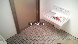 トイレで高○充○似の色白ギャルのおっぱい見せちゃいます！ voyeur jp 180526