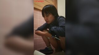 【ボロ家の和式トイレ】田舎のパイパン娘盗撮 voyeur jp 180526