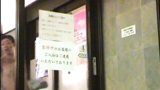 銭湯 裸で歩き回るお姉さん達 voyeur jp 180526 26