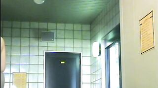 銭湯 裸で歩き回るお姉さん達 voyeur jp 180526 35